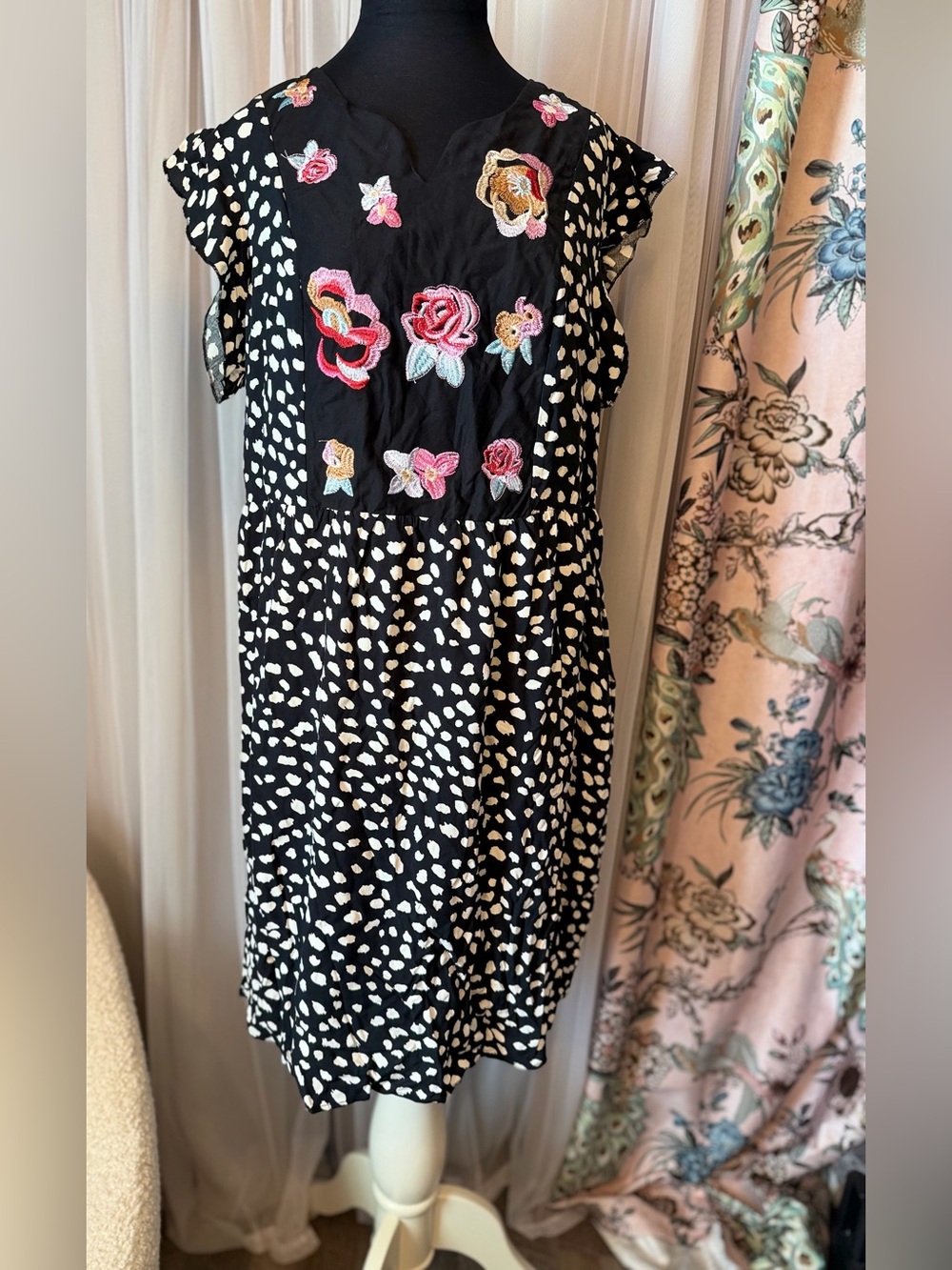 Kirundo L Black White Spotted Floral Embroidered Ruffle Sleeve Midi Dress